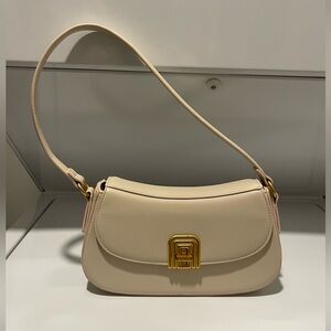 Mixtique white handbag